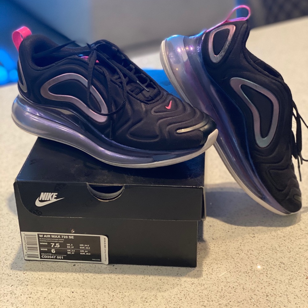 Nike Air Max 720 - Women’s sz 7.5
